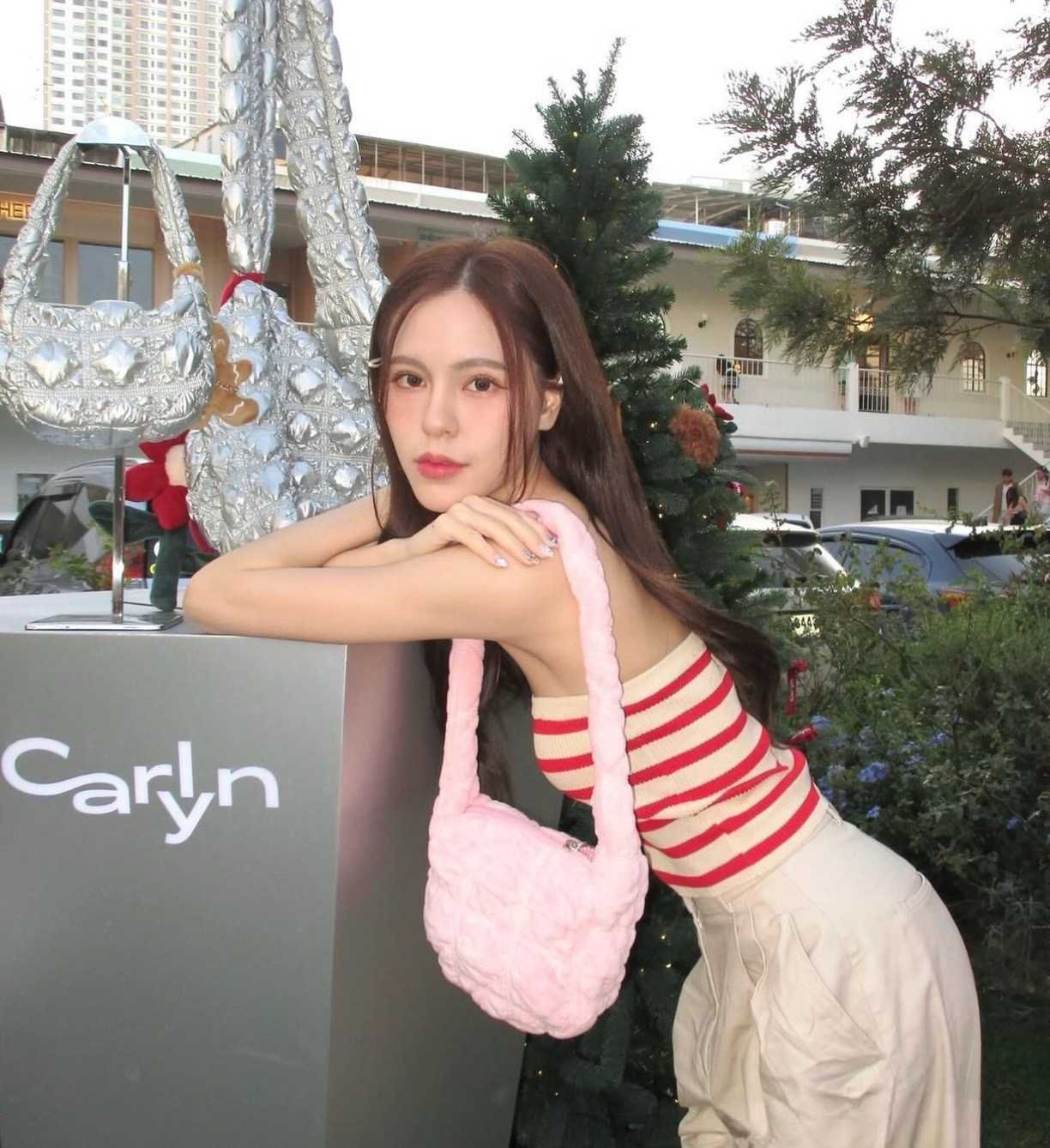 Carlyn VELVET Mini กระเป๋าใบเล็ก ผ้ากำมะหยี่ สีชมพู