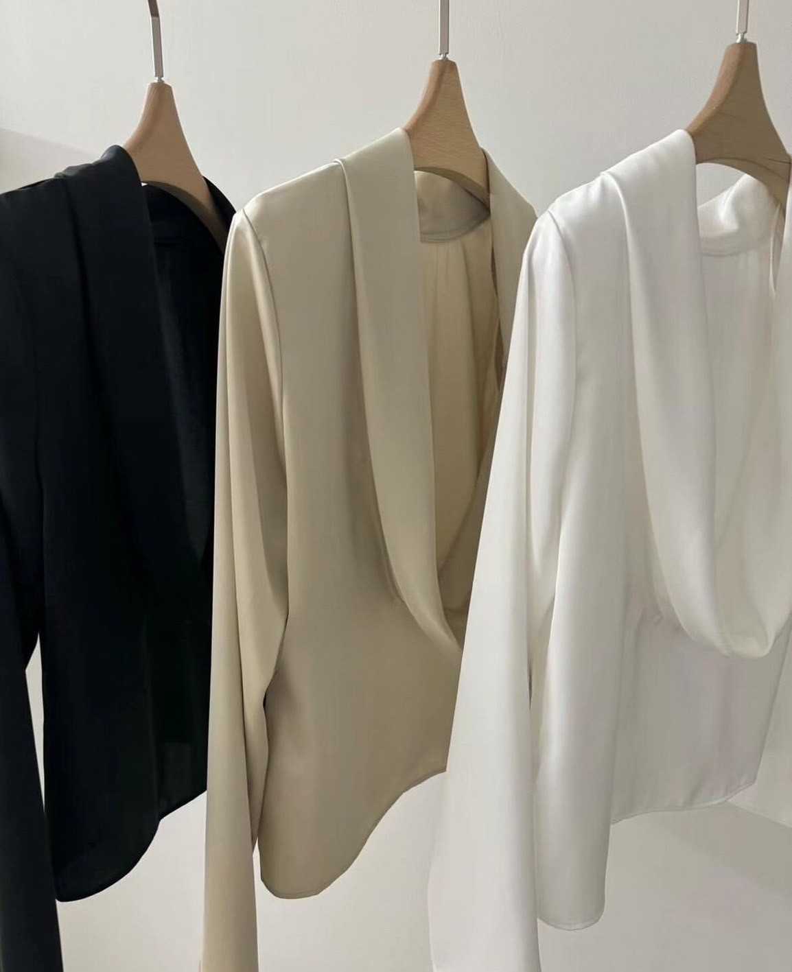 ( SALE ) SATIN SEXY BACK BLOUSE