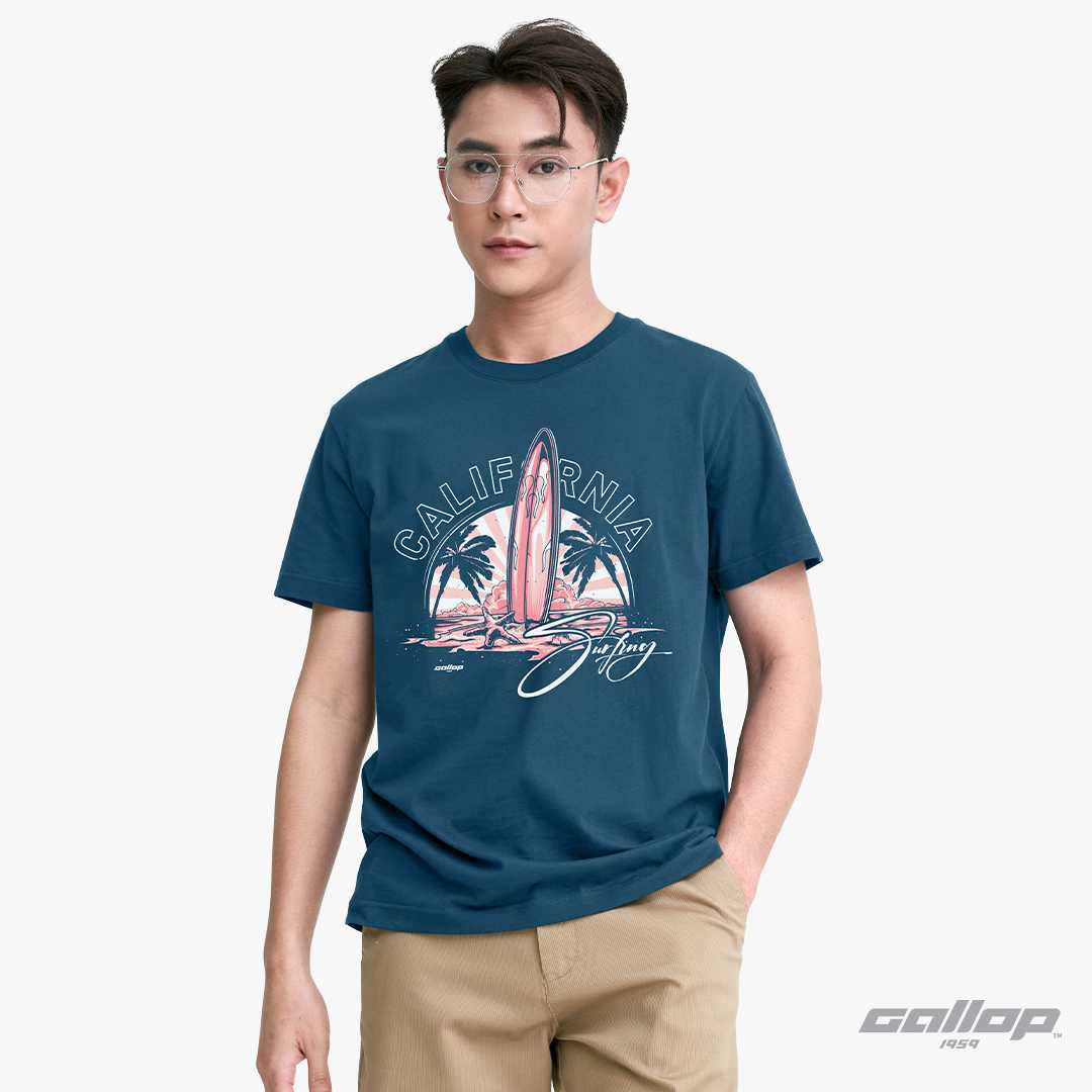 GALLOP : Graphic Tee เสื้อยืดพิมพ์ลาย ผ้าคอตตอนผู้ชาย รุ่น GT9187 สี Deep Blue / ราคาปกติ 990.-