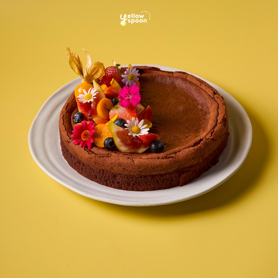 Flourless chocolate cake with half berries (Gluten free)