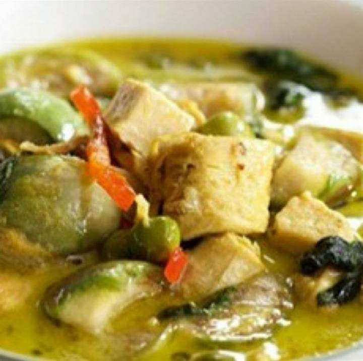 แกงเขียวหวานเต้าหู้ ใส่ผัก  Green Curry Vegetarian in Coconut Milk