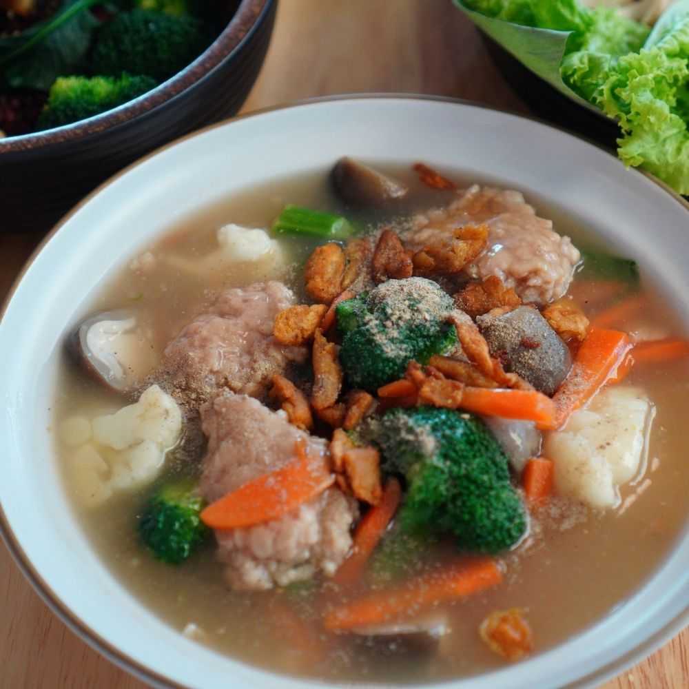 Tendered Pork in Vegetable Gravy ราดหน้าหมูนุ่ม