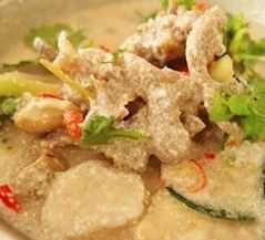 ต้มข่าเนื้อน่องกะทิสด น้ำใส Tomka Nua Beef-galangal