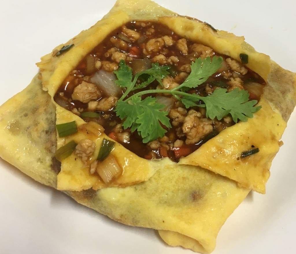 ไข่ยัดไส้ Stuffed Omelette