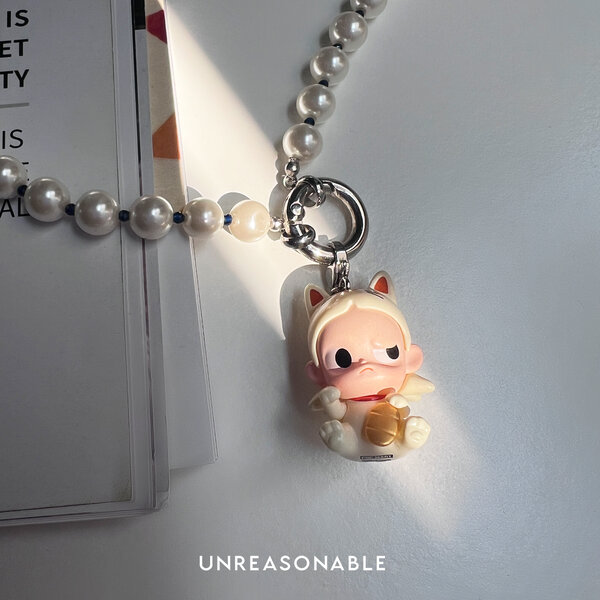 สร้อยคอมุกแก้ว 8 mm. สลับหินสีน้ำเงิน POP BEAN พร้อม จี้ Zsiga UA1006-04 Unreasonable Accessories