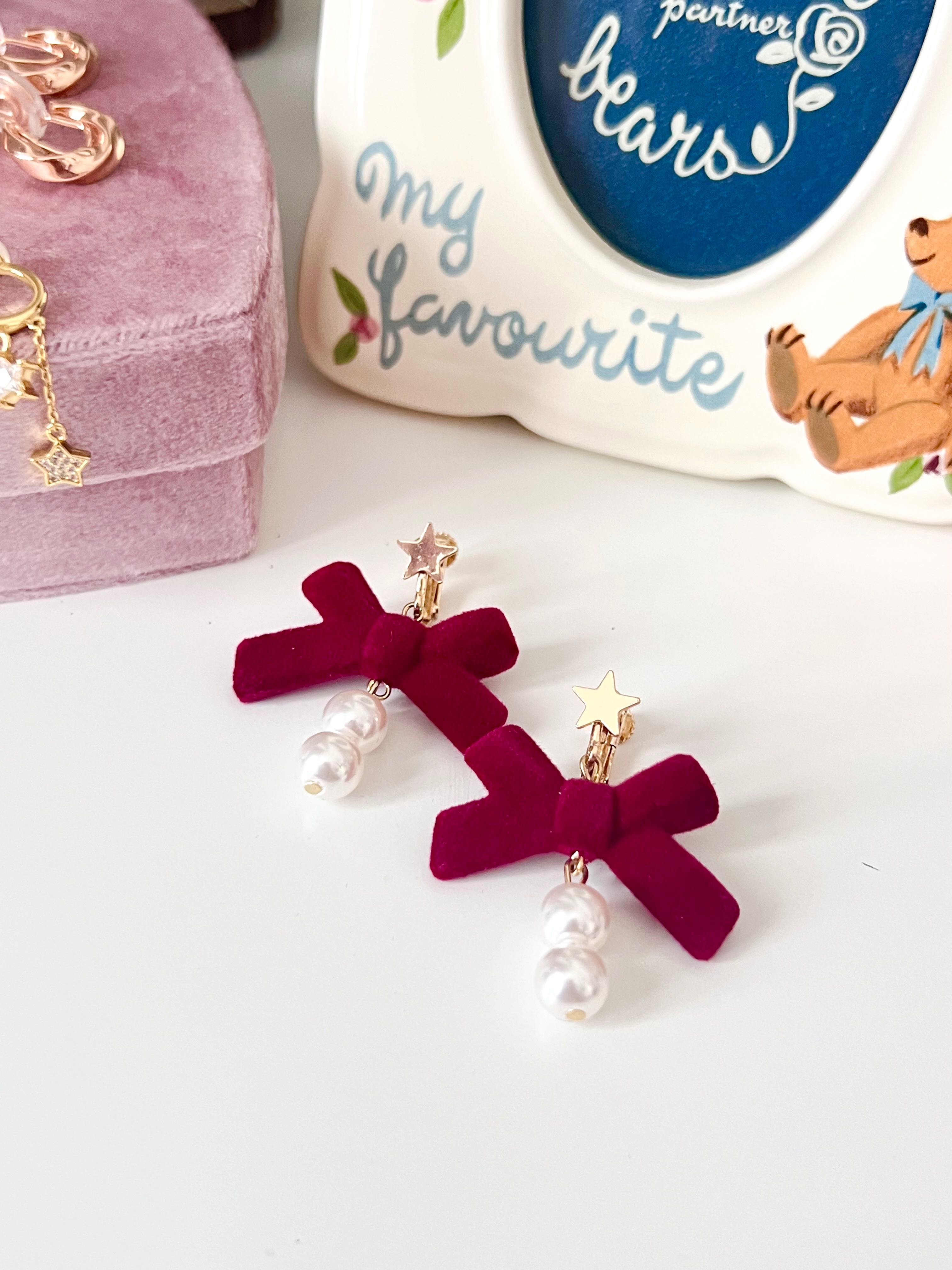 SE ริบบิ้นแดงกำมะหยี่ห้อยมุก แป้นสกรู