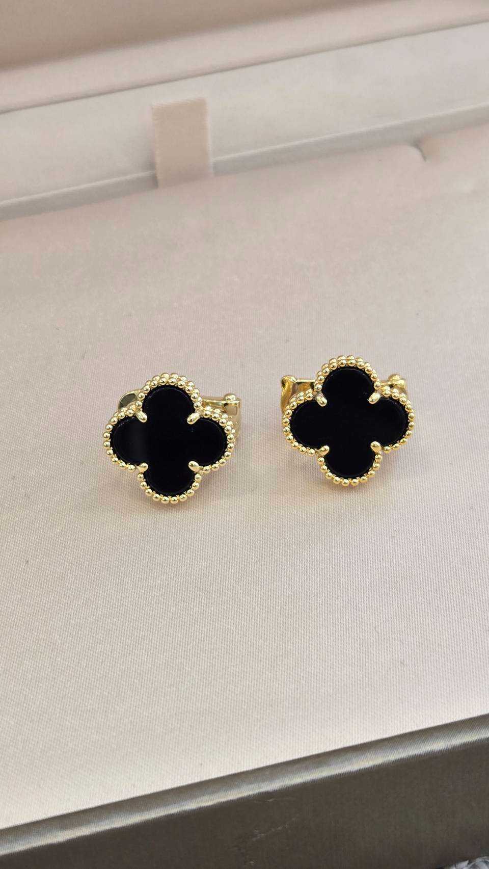 ต่างหู ดำ-ทอง 