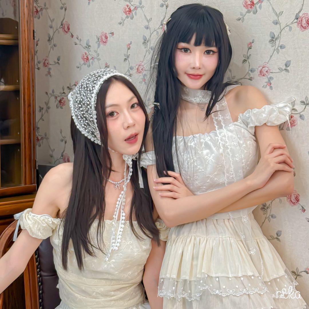RIKA น้อง Emily ปาดไหล่จีบเอว