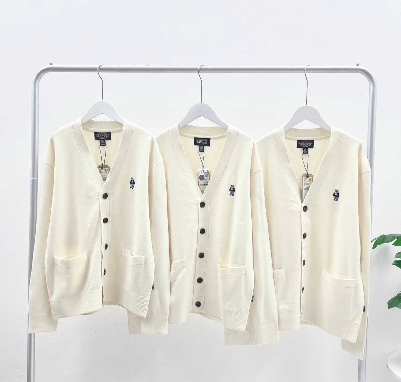 Who.A.U Steve V-Neck Cardigan (Ivory)