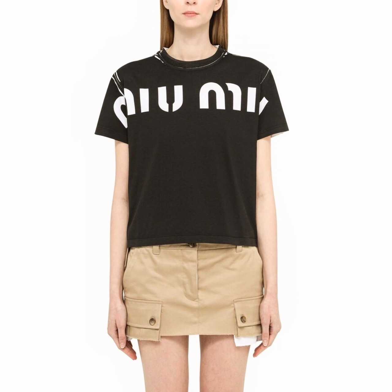 NEW! MIUMIU Print Cotton  T-Shirt  สี Black | RTW