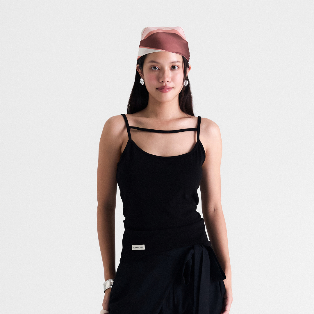 Plush Studios Cersei Tank Top เสื้อกล้ามสายเดี่ยว ผ้านุ่ม เข้ารูป ดีเทลสายคาดอก