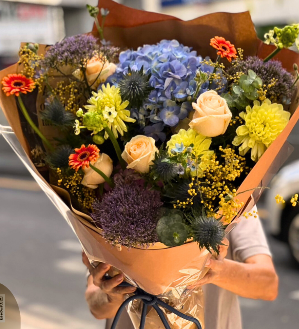 ช่อดอกไม้สด  Blooming Elegance 44