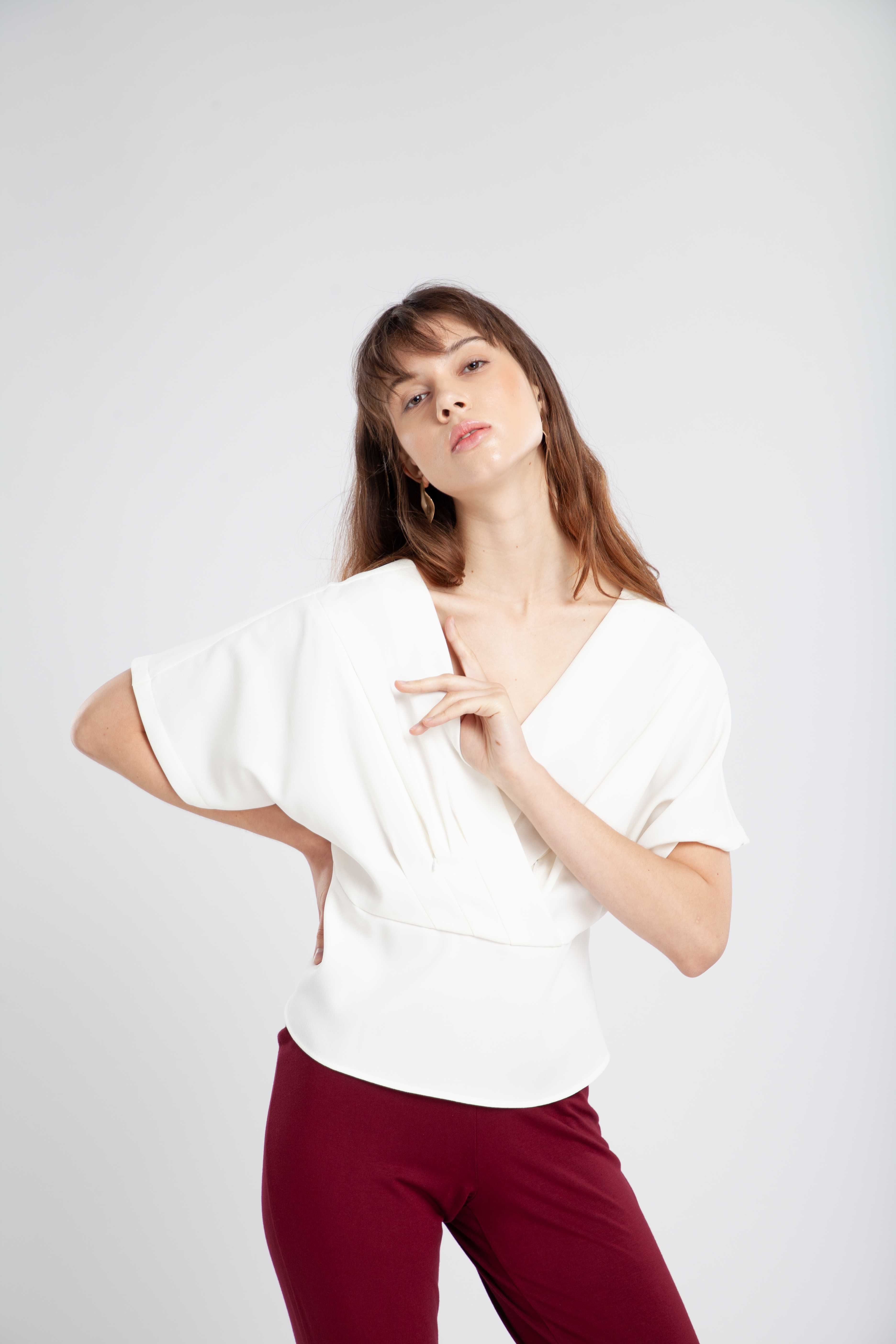 QueenCows เสื้อให้นม Cesca Crop Top (White)