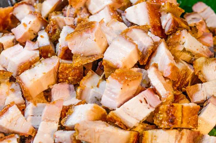 หมูกรอบทอด Fried crispy pork