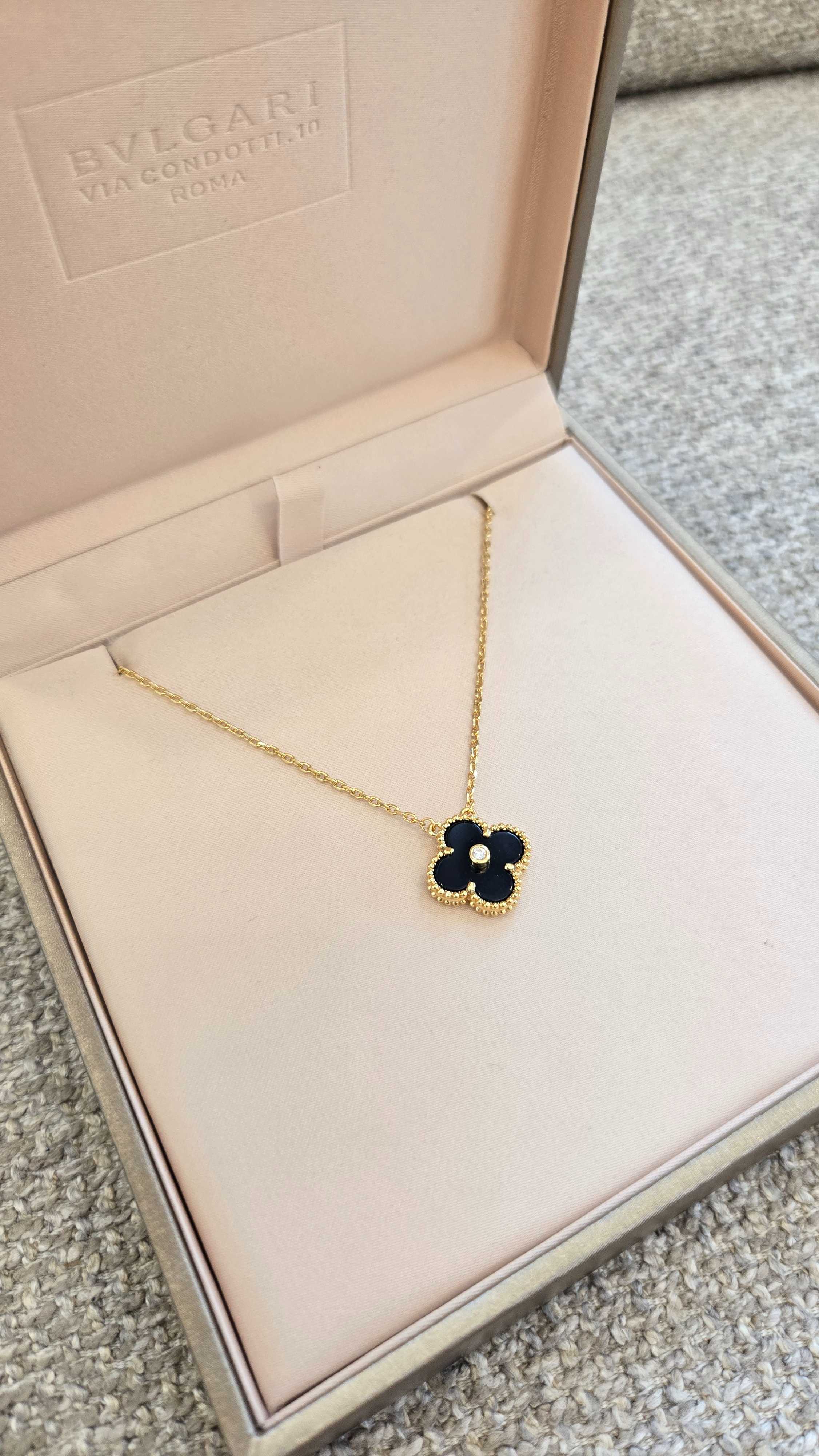 สร้อยคอ Holiday ดำทอง