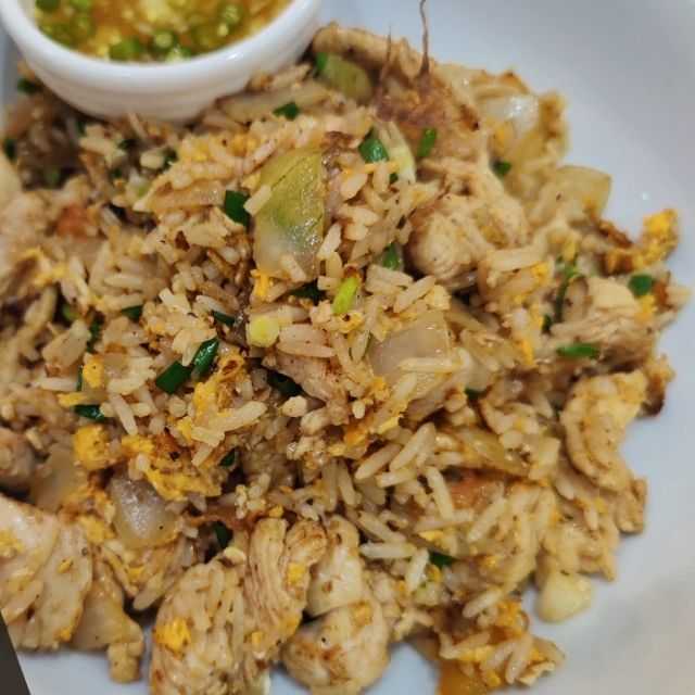 ข้าวผัดไก่