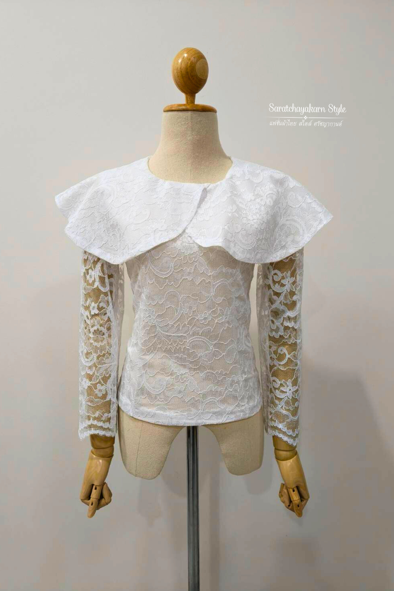 เสื้อลูกไม้ คอปกระบาย แขนยาว งานเข้ารูปทรงสวย งานเรียบร้อย ดูแพงมาก