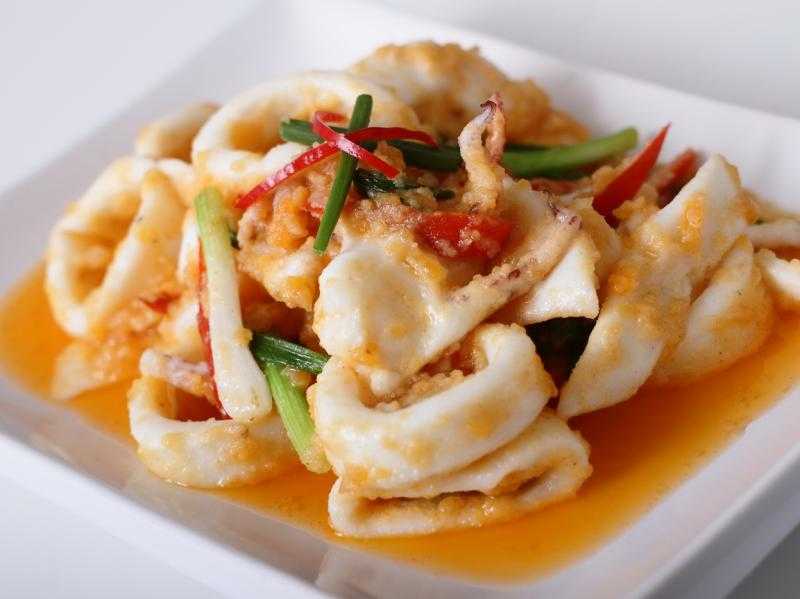 หมึกผัดไข่เค็ม
