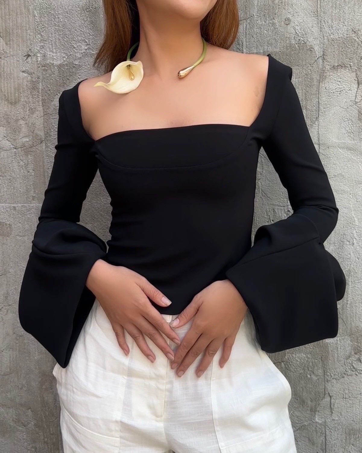 SALE A.W.A.K.E MODE  TOP WITH SQUARE DECOLLETE AND PUFF CUFFS - LIGHT CREPE BLACK