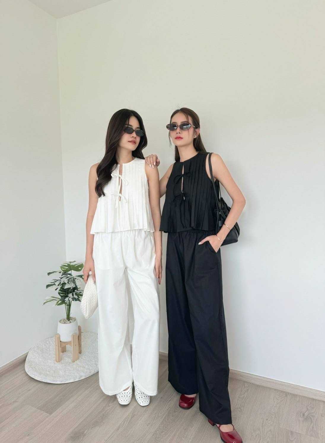 Molly Set ชุดเซทเสื้อแขนกุด  + กางเกงขายาวเอวยางยืด