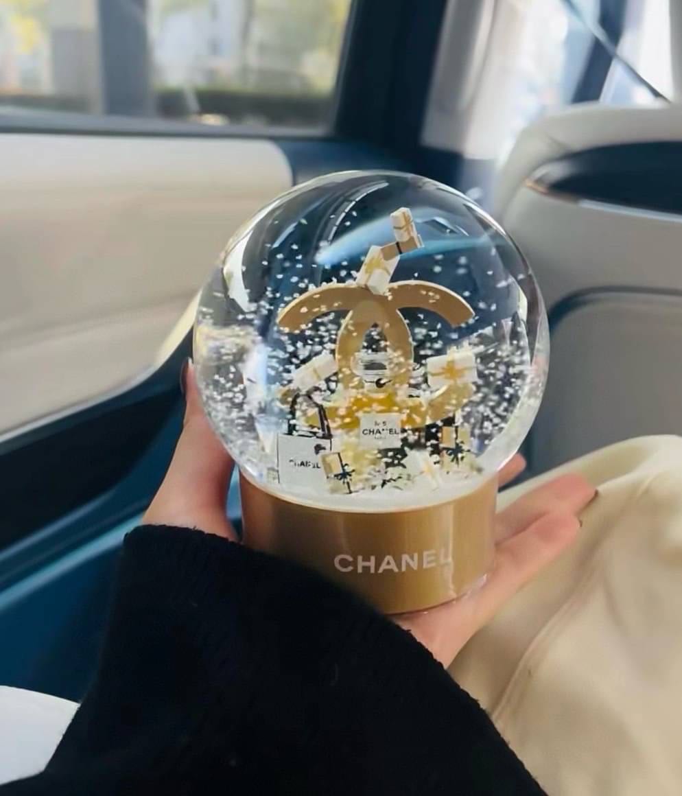  CHANEL VIP 2024 X’MAS GIFT Glass SnowBall Limited Edition