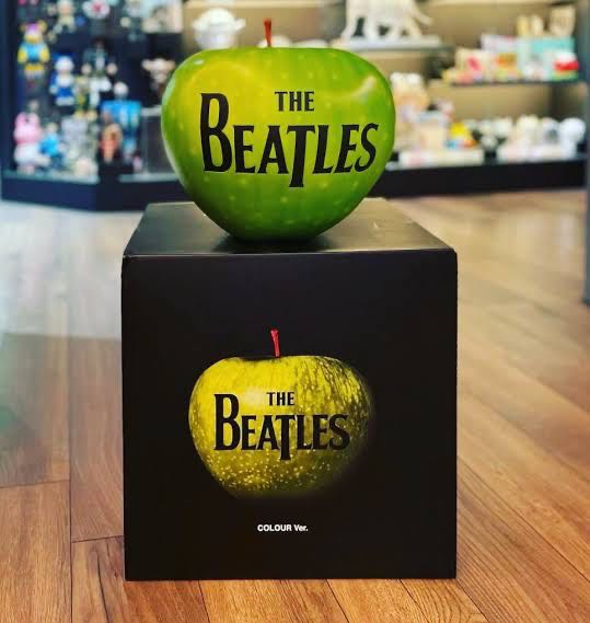 พร้อมส่ง Statue: the Beatles Green Apple 🍏 30cm ของใหม่