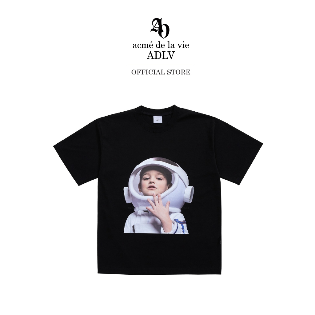 ADLV [acme de la vie] เสื้อยืด Oversize รุ่น Baby Face Short Sleeve T-Shirt Black Astronaut Black