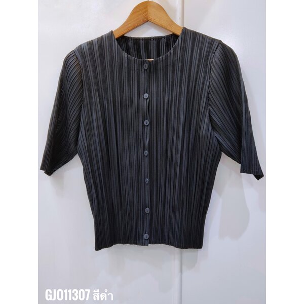 2MUAY รุ่น GJO11307 เสื้ออัดพลีท ROUND NECK BUTTON FRONT PLEATED TOP