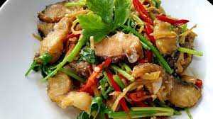 ปลาช่อนผัดขึ้นฉ่าย Stir fried fish with celery