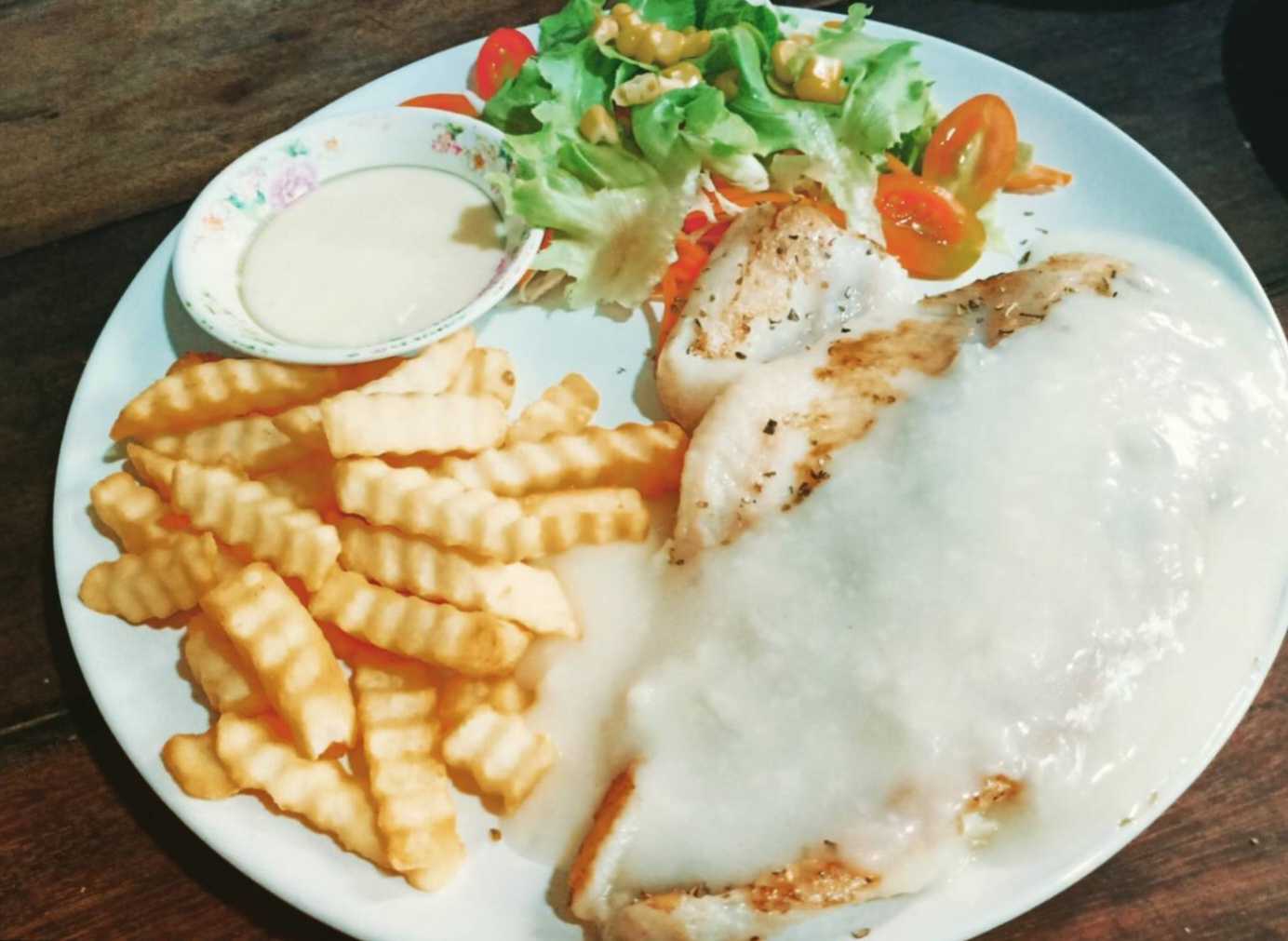 #03ปลาดอลลี่ไวท์ซอส (Dolly Fish Steak White Sauce)