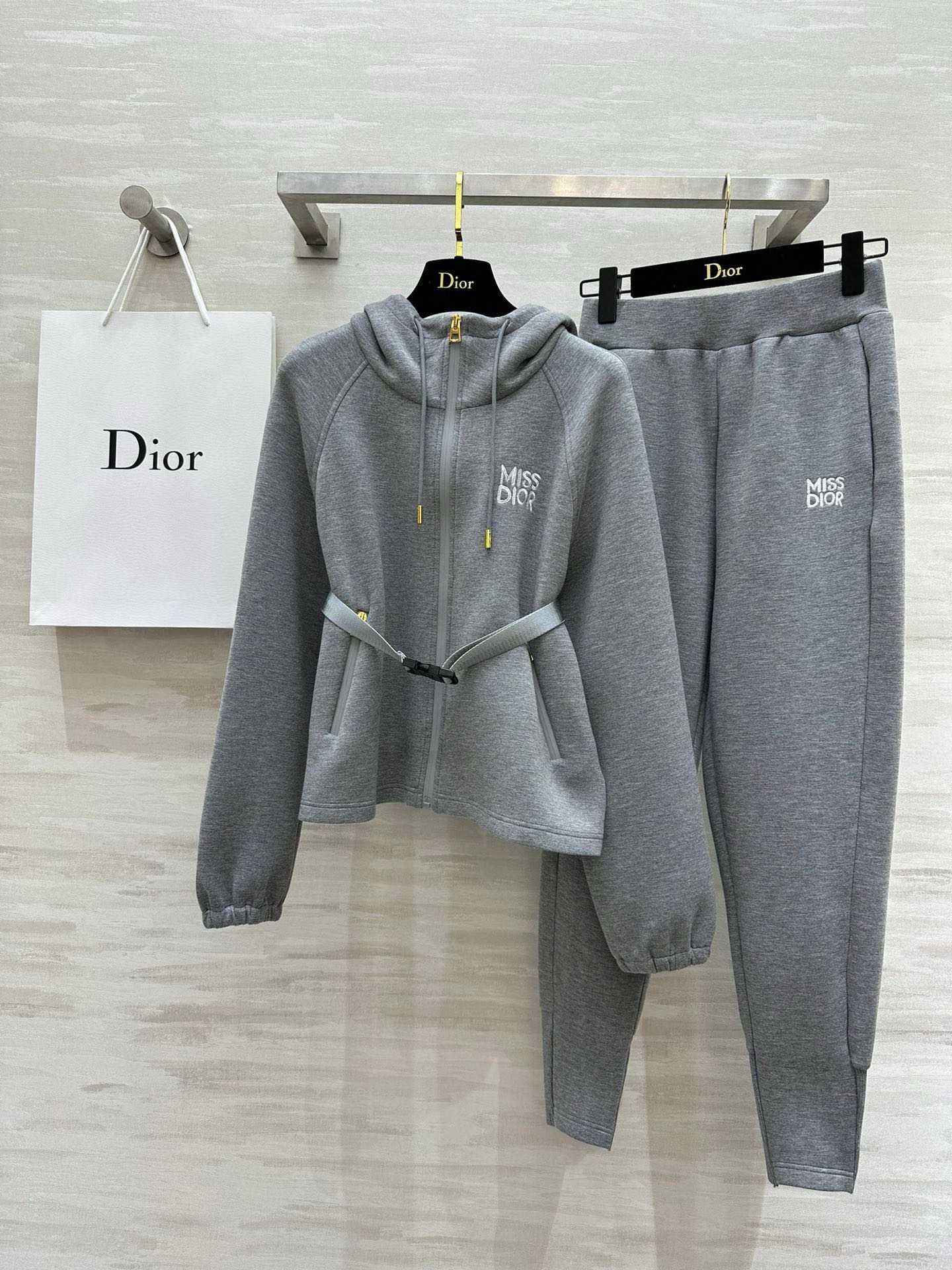 MISS DIOR HOODED JACKET WITH BELT AND JOGGING PANTS / สีเทา