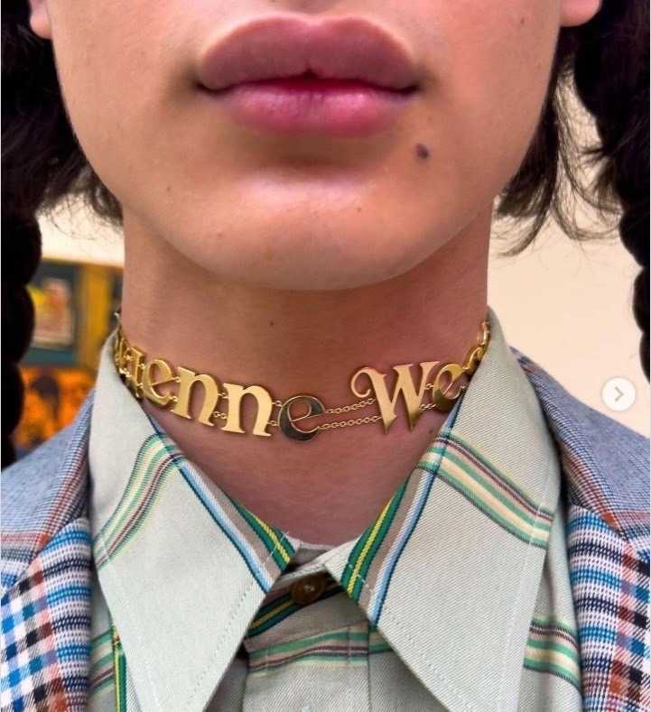 สร้อยคอแบบโชคเกอร์ Vivienne Westwood รุ่น Raimunda Chocker สีทองขัดเงา/ Gold White Enamel