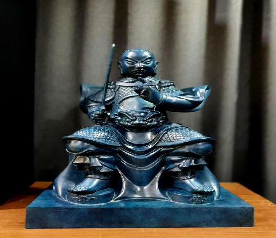 ผลงาน : เจ้าพ่อเสือ (ตั่วเหล่าเอี๊ย) ขนาด : 21x34 cm. สูง 48 cm. วัสดุ : Bronze (สำริด)