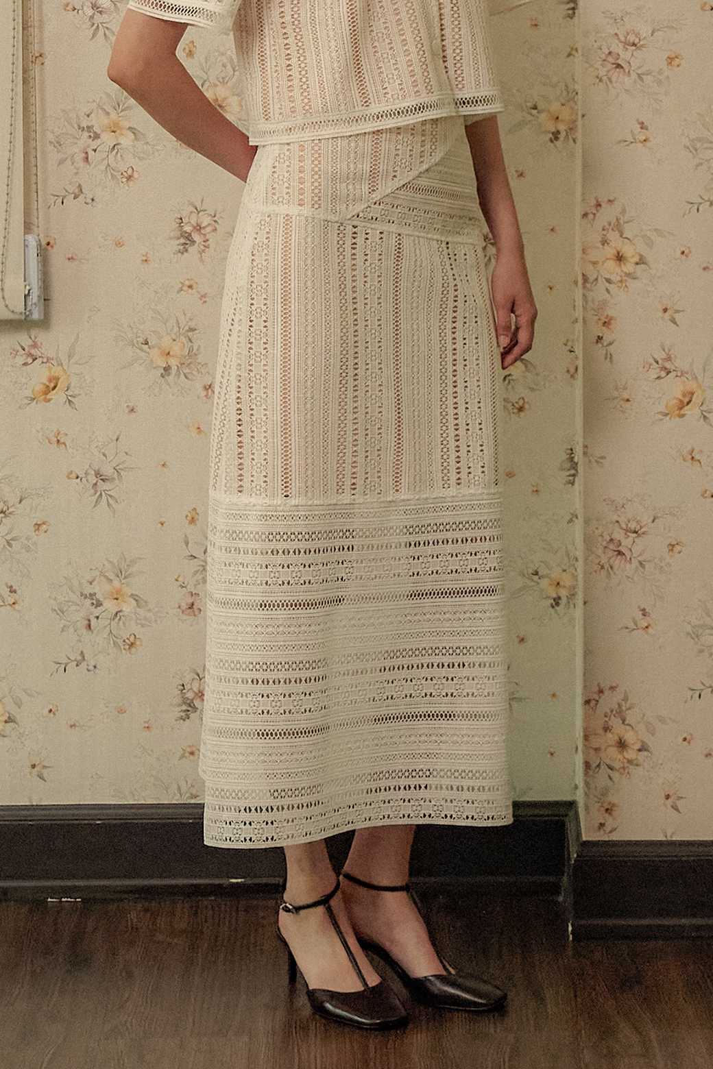 (สินค้าใหม่ !! พร้อมส่ง ) Perana กระโปรงลูกไม้ Iris Skirt (สีขาว White)