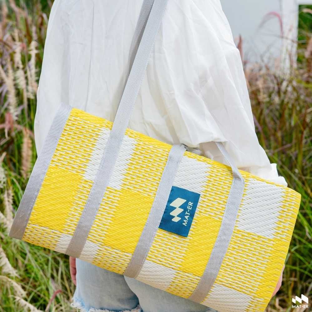 Mat-er  เสื่อพับพกพา ลาย Gingham สี Honey Breeze Folding Mat 138x180 cm