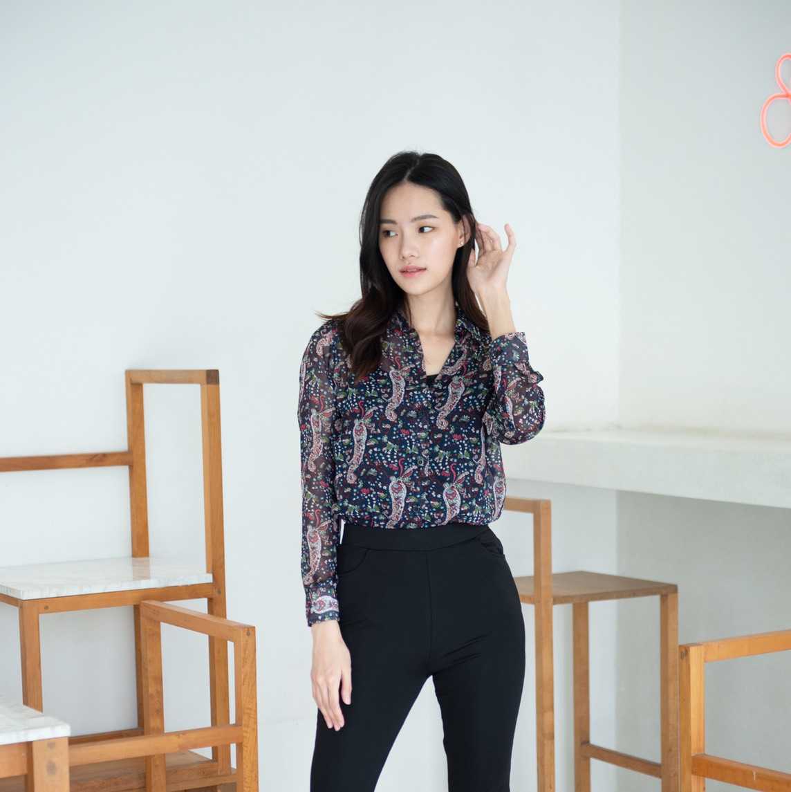 [พร้อมส่ง] เสื้อเชิ้ตแขนยาวพิมพ์ลายกราฟิกแนววินเทจ ผ้าชีฟอง สีกรม | S195