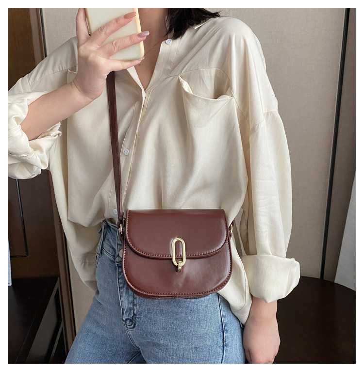 C076 กระเป๋าหนังSaddlebag 🍑🍷เรียบหรู ตัดทอง สายหนัง👛👜