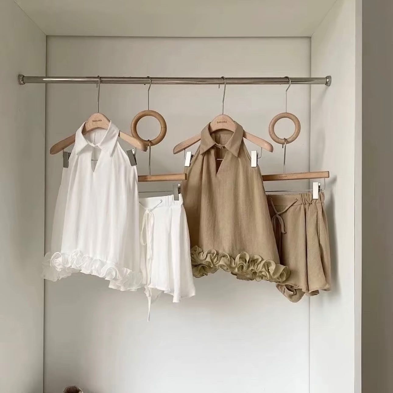 พร้อมส่ง‼️ GMG ชุดเซ็ต (เสื้อ+กางเกง) ผ้าลินิน ดีเทลคอปก เว้าอกเล็กน้อย ปลายเสื้อแต่งระบายพริ้ว