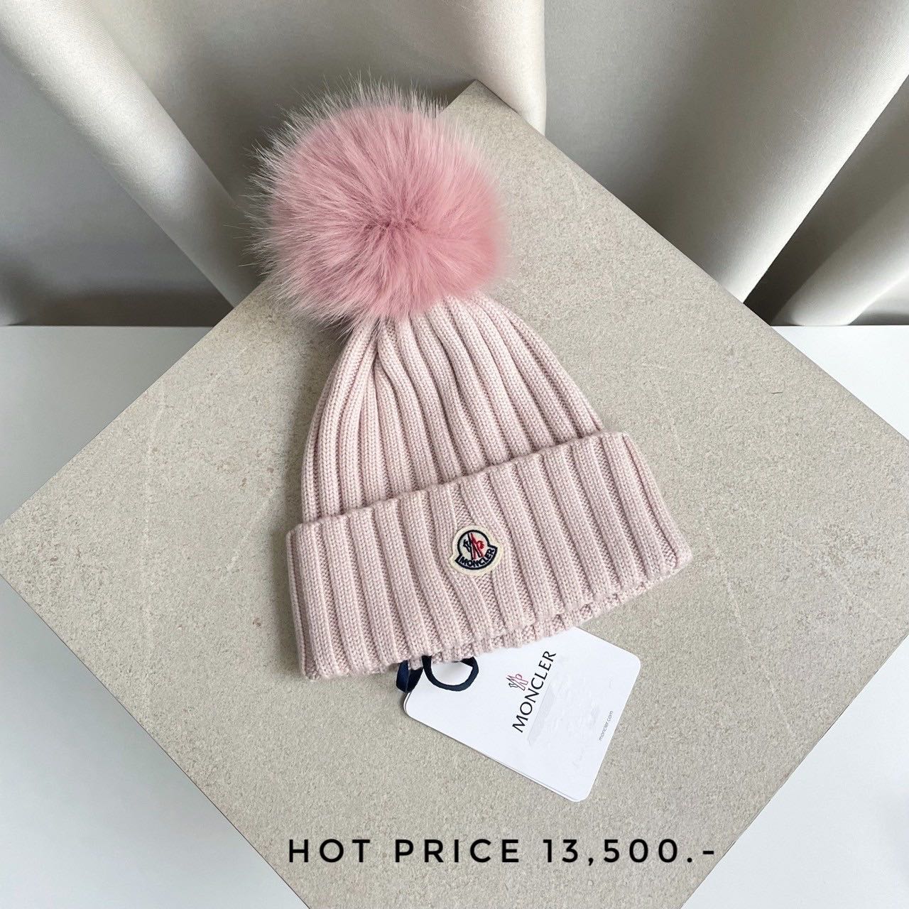 MONCLER Beanie with pompom - Light pink