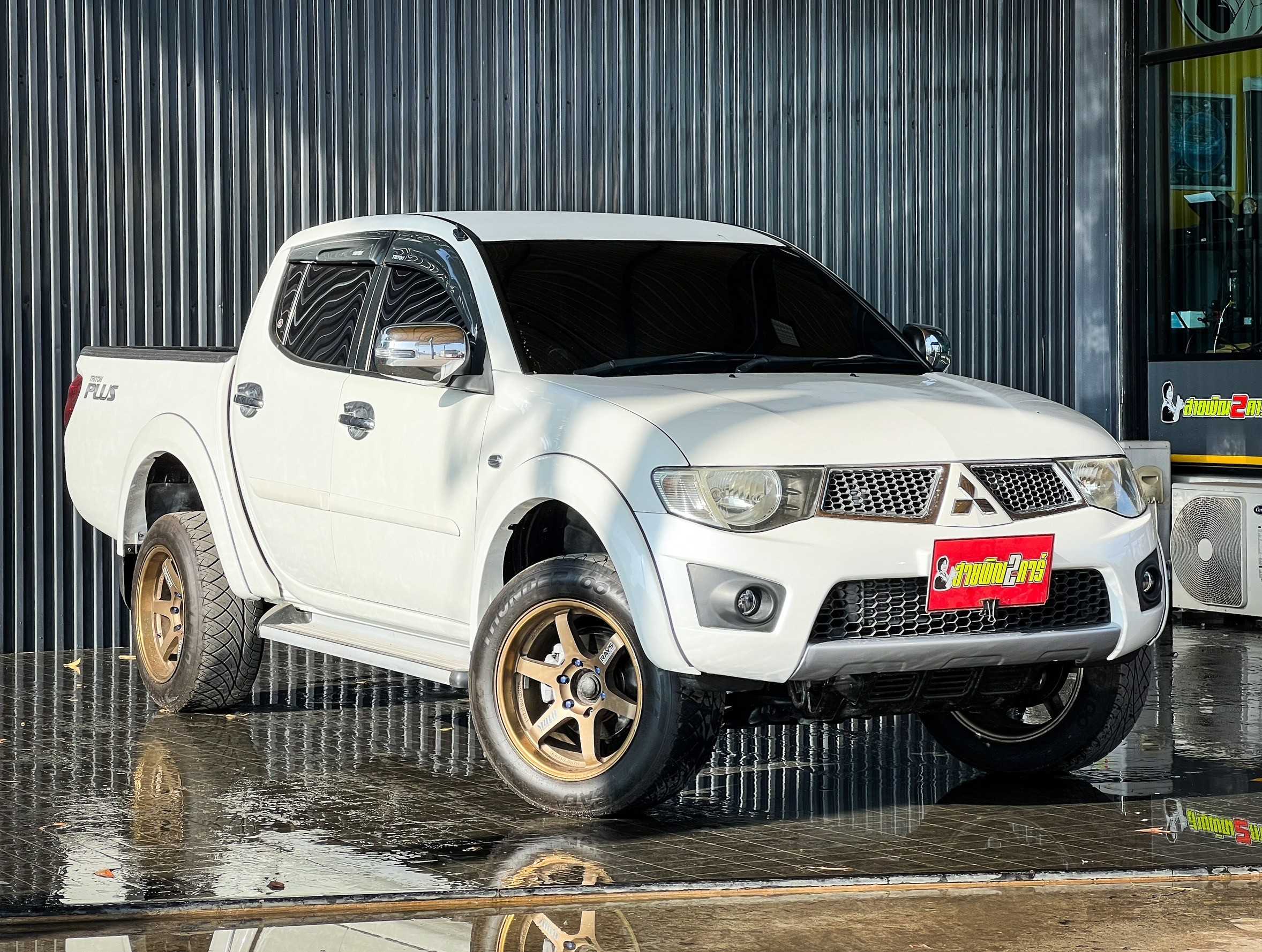 MITSUBISHI  TRITON  4  DOOR  GLS  PLUS