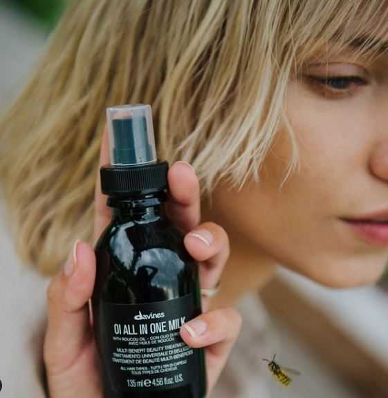 Davines OI ALL IN ONE MILK 135 ml น้ำนมบำรุงเส้นผมในรูปแบบสเปรย์กันความร้อน
