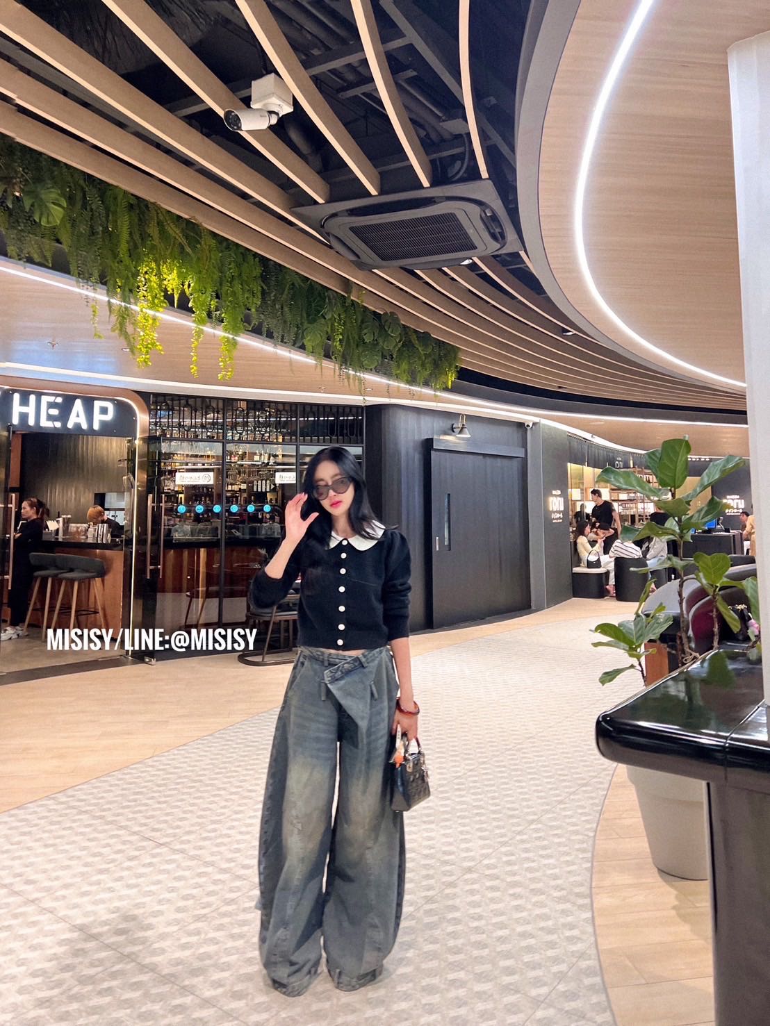 กกยีนส์เอวไขว้