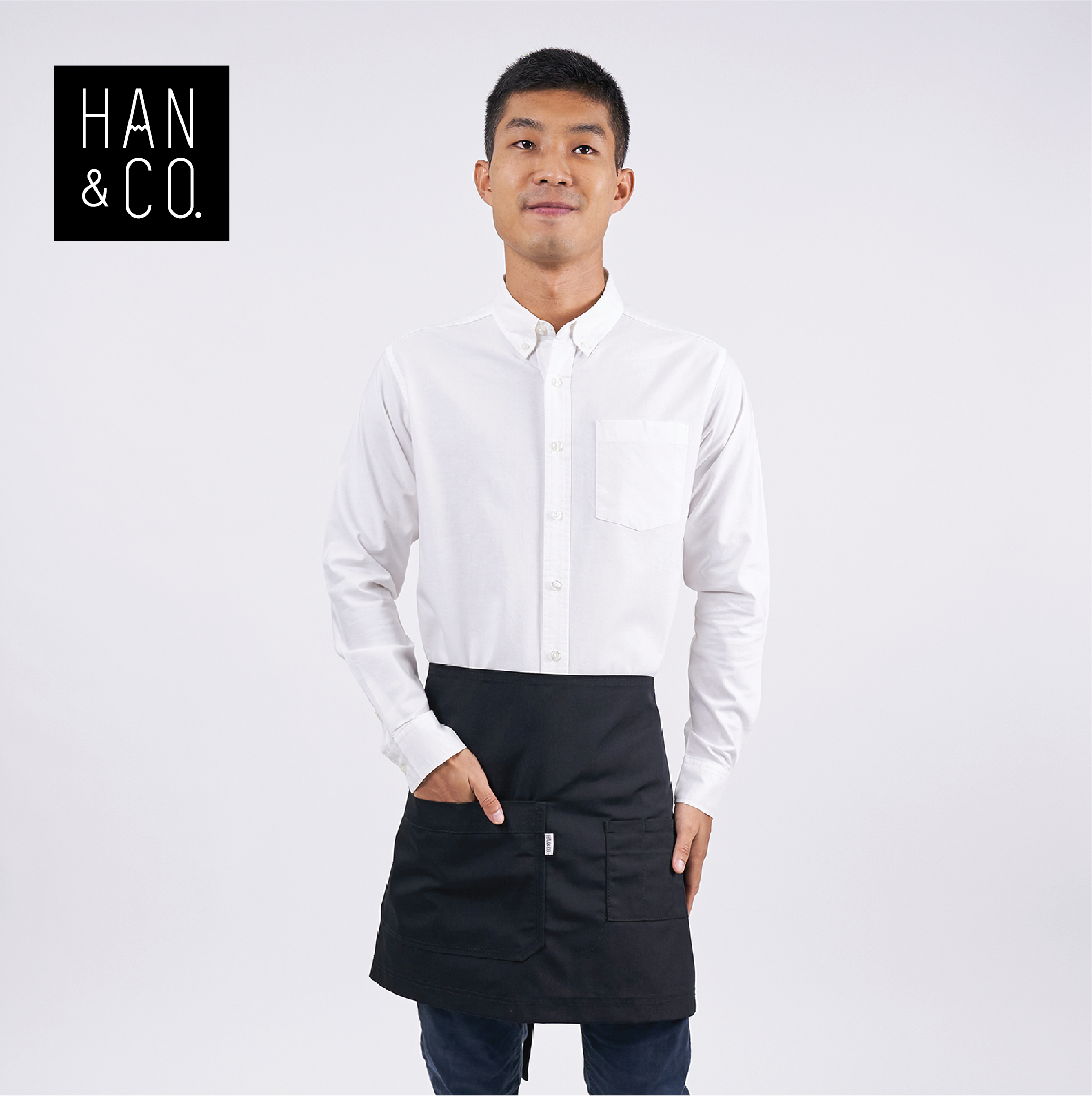 ผ้ากันเปื้อน รุ่น Motion Light Short Apron (สีดำชาร์โคล, Charcoal Black)