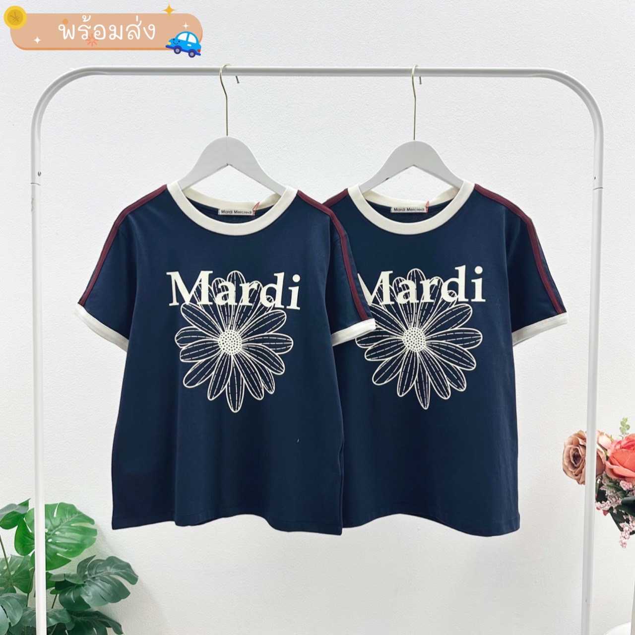 พร้อมส่ง  Mardi Linger Flower T-Shirt ( Navy Ivory )