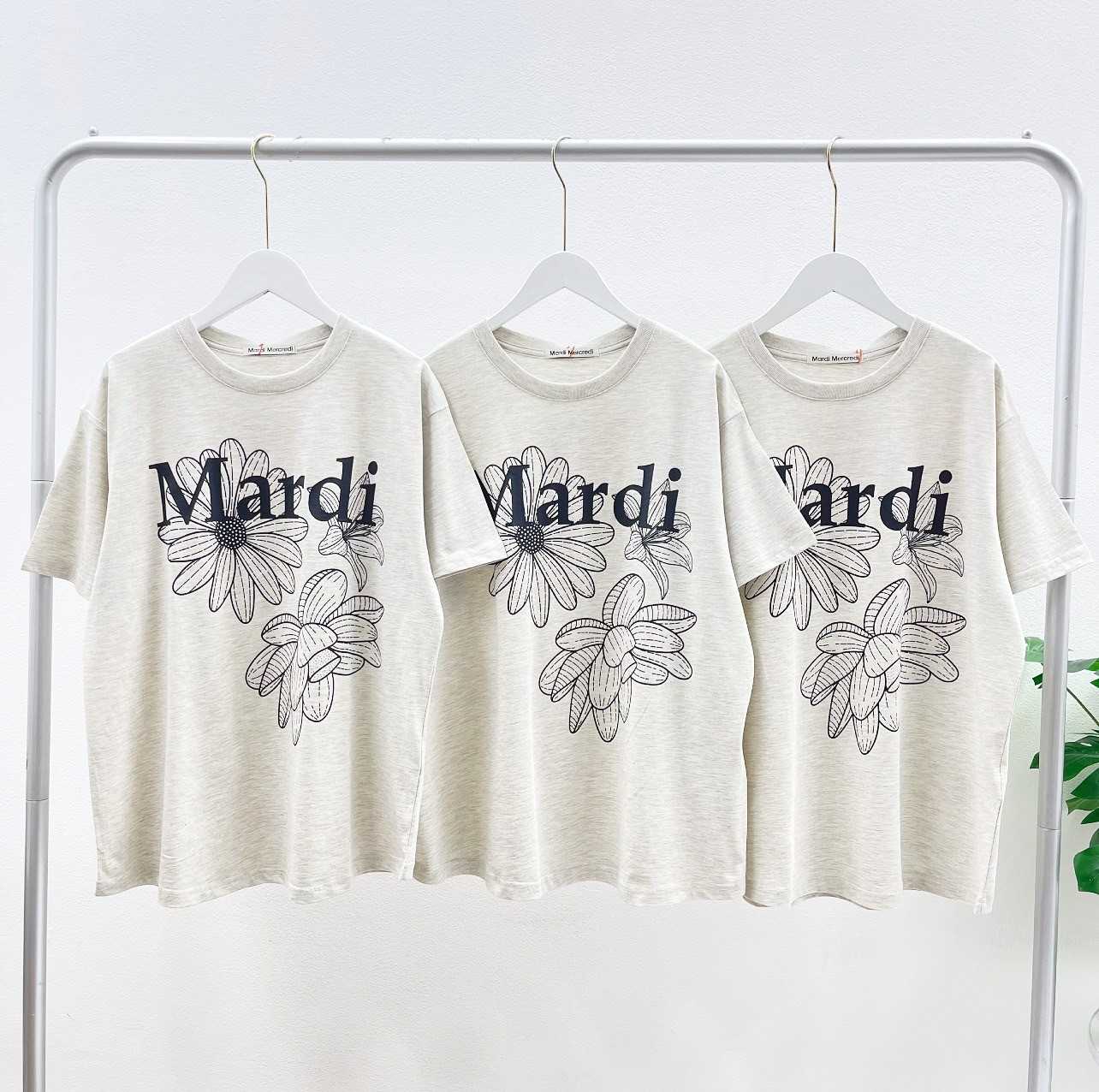 Mardi Triple Flower T-Shirt (Oatmeal Black)