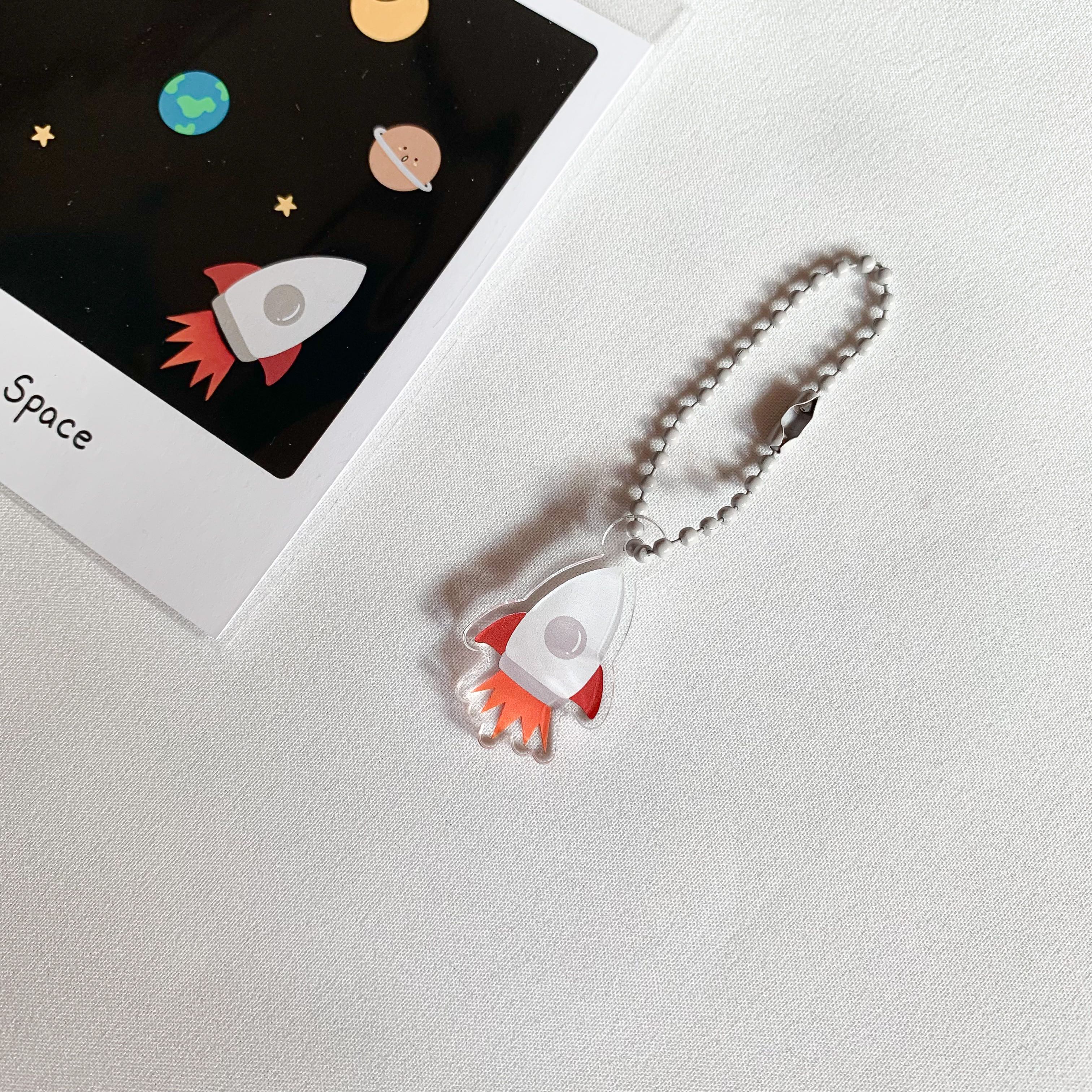 🍒 พวงกุญแจ ⌗ rocket / rainbow ice 🍭 size 3 cm. (อะคริลิค)