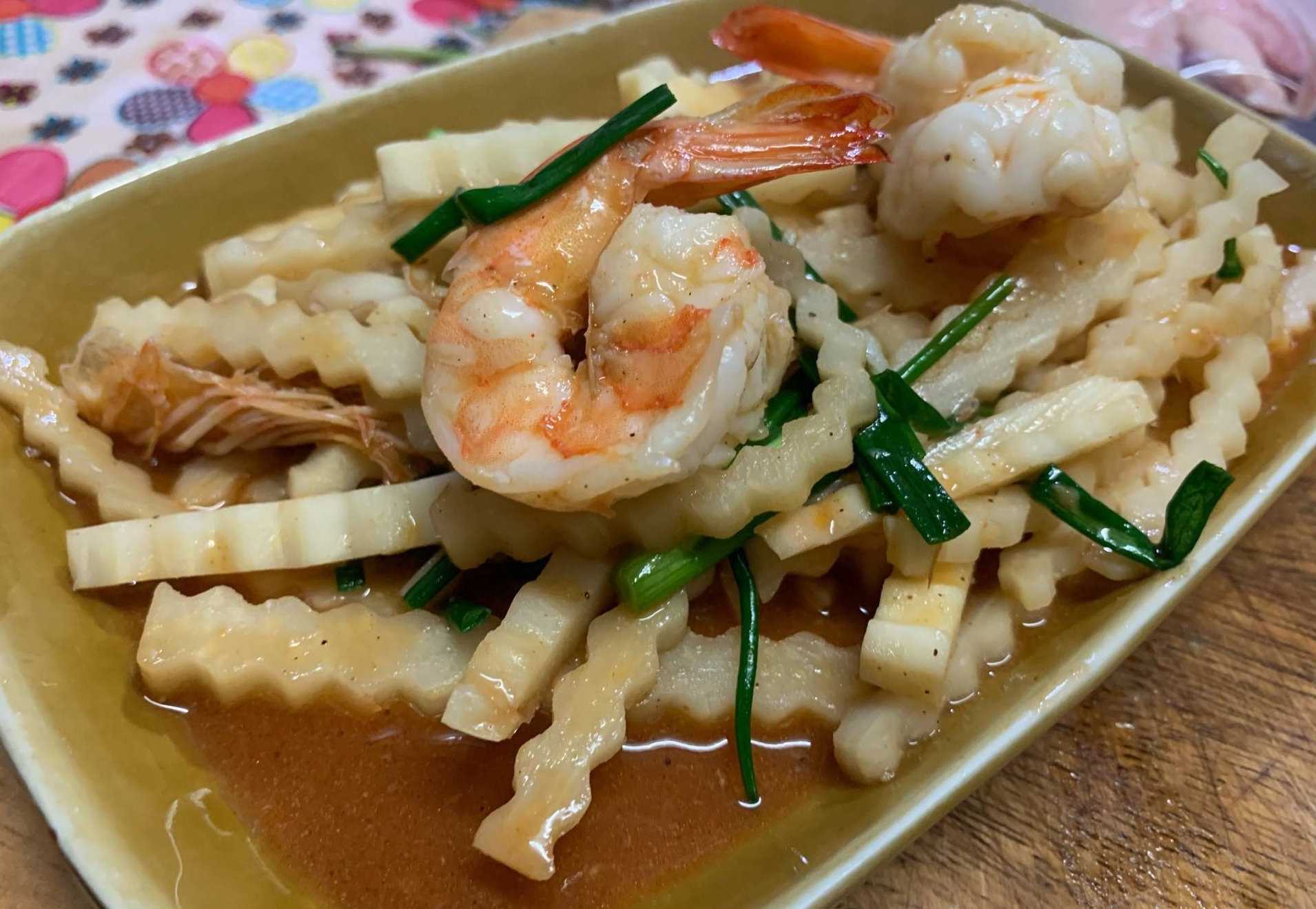 ยอดมะพร้าวน้ำมันหอย Stir-fried coconut shoot