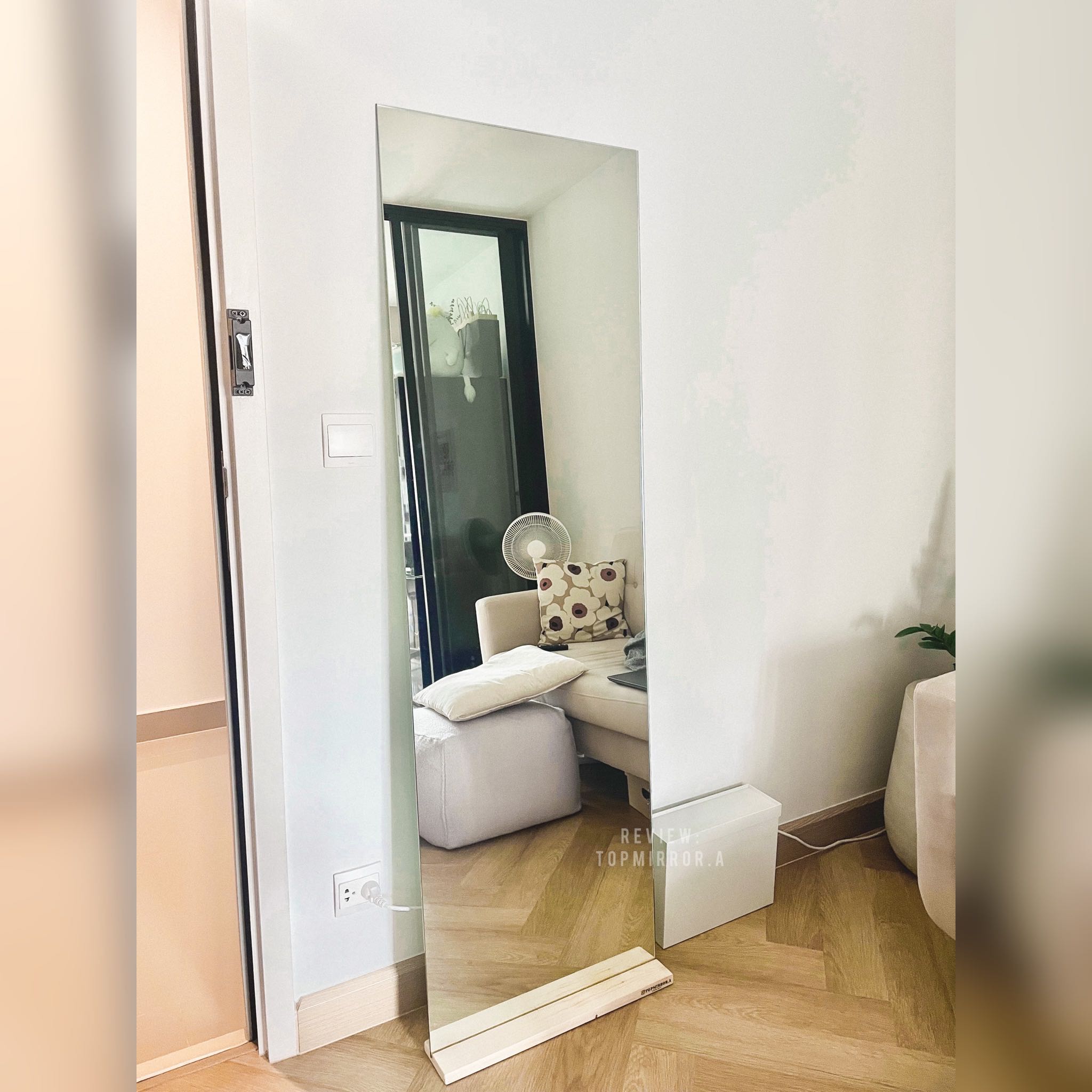 Eco Door ทรงเหลี่ยม 50x160 ซม. (แถมฟรีฐานไม้)