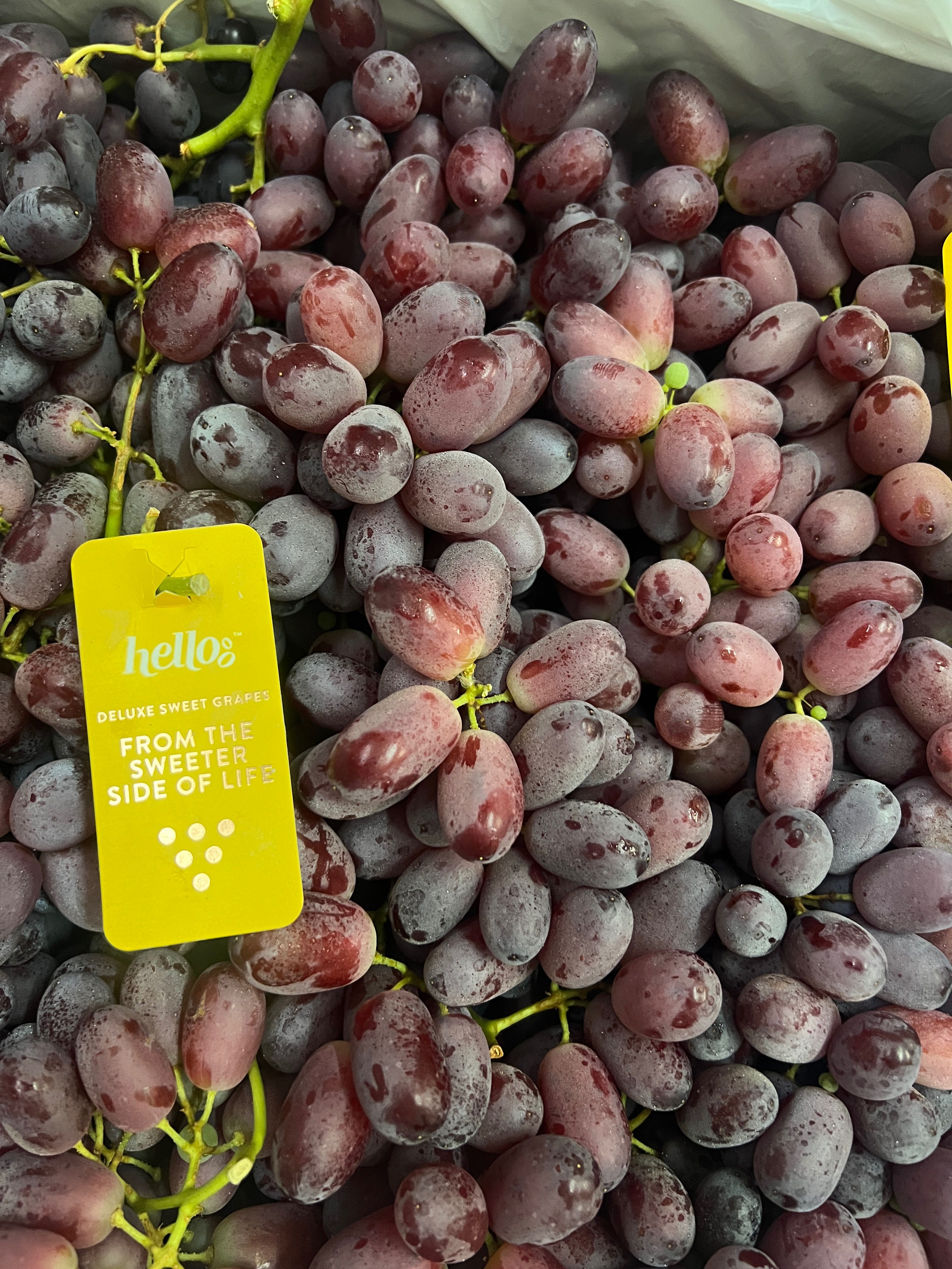 มาใหม่ องุ่นเเดงไร้เมล็ด  400 g.  ( Red Seedless Grapes AUS )