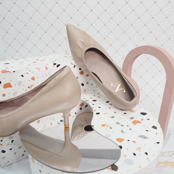 ทรงปกติ:เปลี่ยนไซส์ได้-ไม่รับคืน::รุ่นขายดี Zenachoo Velarie2 สูง 2 นิ้ว สี Beige รองเท้าหนังแกะแ...